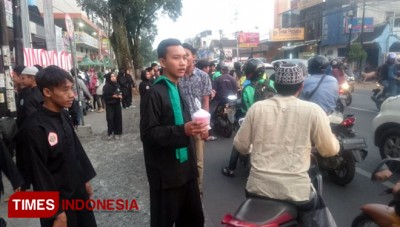 Menerapkan Rukun Islam, KB-TK Khadijah Surabaya Membagikan 