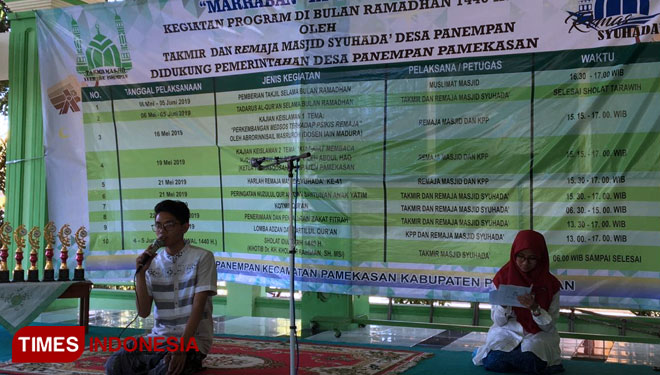 Ketua Komunitas Pemuda Panempan (KPP) saat memberikan sambutan dalam acara Lomba Adzan tingkat Sekolah Dasar (SD) di Masjid Syuhada Penempan, Pamekasan.(Foto: Akhmad Syafi'i/TIMES Indonesia)