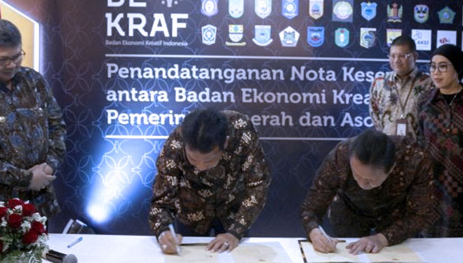 Wali Kota Batam, Muhammad Rudi (Kiri) saat melakukan penandatangan MoU di Gedung Kementerian BUMN di Jakarta.(FOTO: Istimewa)