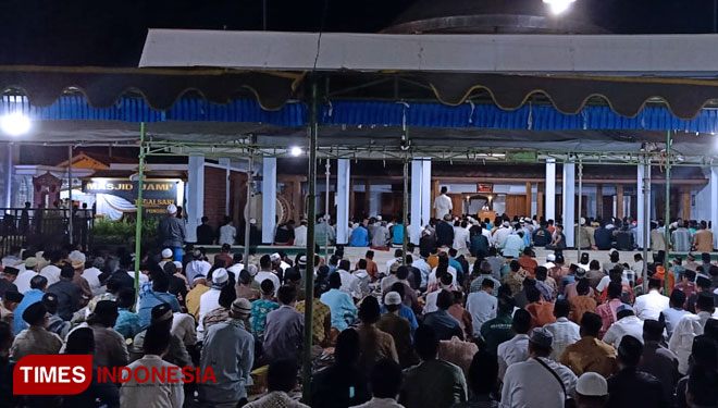 Suasana Malam 21 Ramadhan di Masjid Tegalsari Ponorogo,(Foto:Marhaban/TIMES Indonesia)