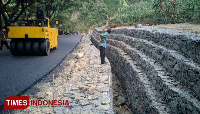 Perbaikan ruas jalan Ponorogo - Pacitan, sudah selesai sesuai jadwal. (FOTO: Evita Mukharohmah/TIMESIndonesia)