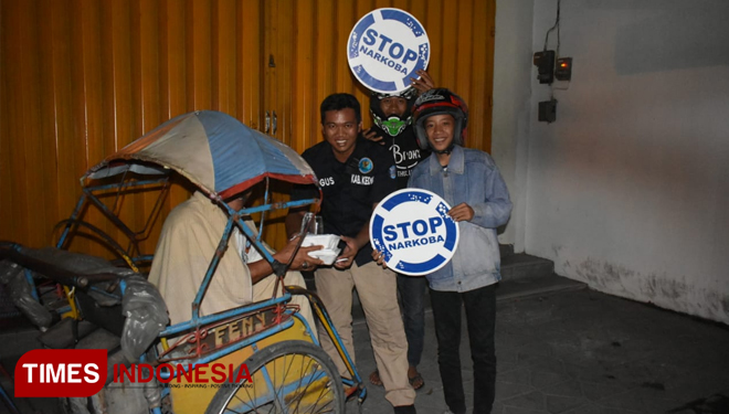 Komunitas Honda Classic Kediri sosialisasikan P4GN. (FOTO: Canda Adisurya/TIMES Indonesia)