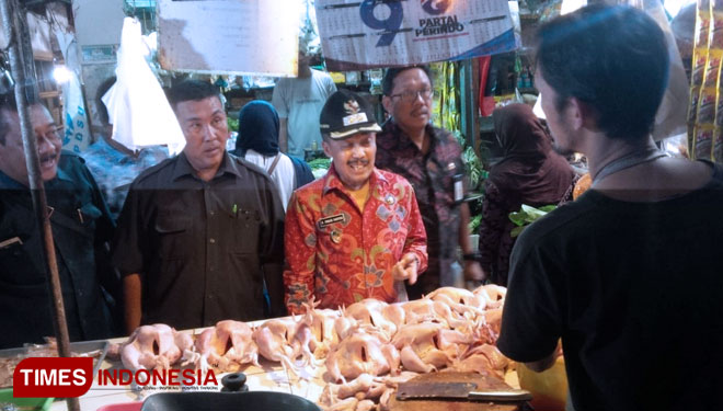Wakil Wali Kota Batu, Ir Punjul Santoso SH MM sidak ke Pasar Besar Kota Batu. (Muhammad Dhani Rahman/TIMES Indonesia)