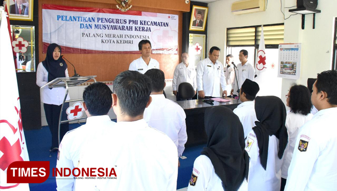 Ketua PMI Kota Kediri Lantik Pengurus Tiga Kecamatan