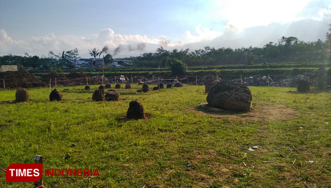 Batu Megalitikum yang ada di Desa Pekauman Kecamatan Grujugan Bondowoso. (FOTO: Moh Bahri/TIMES Indonesia) 
