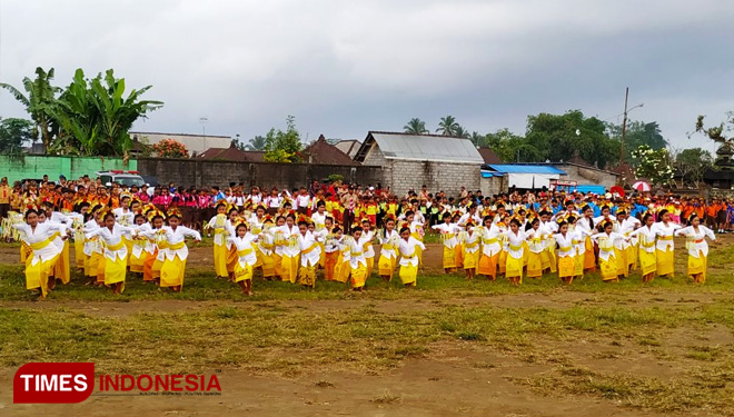 Ketua Harian Kwartir Cabang Gianyar Gusti Ngurah Wijana membuka Pesta Siaga di Kwartir Ranting Blahbatuh. (FOTO: AJP/TIMES Indonesia)