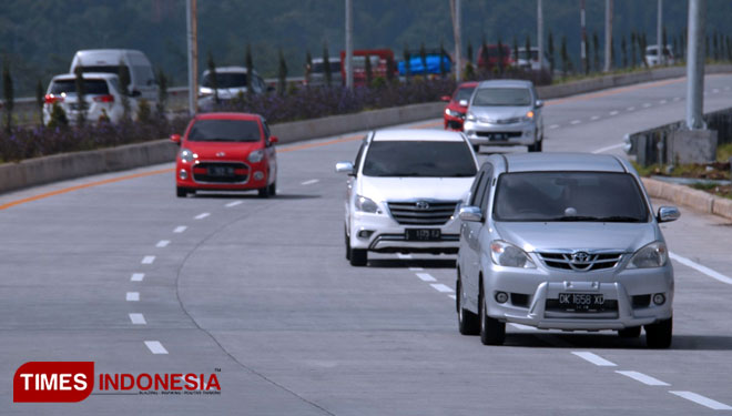 Kondisi arus lalu lintas di Jalan Tol Pandaan Malang. (foto: aditya Hendra/TIMES Indonesia) 
