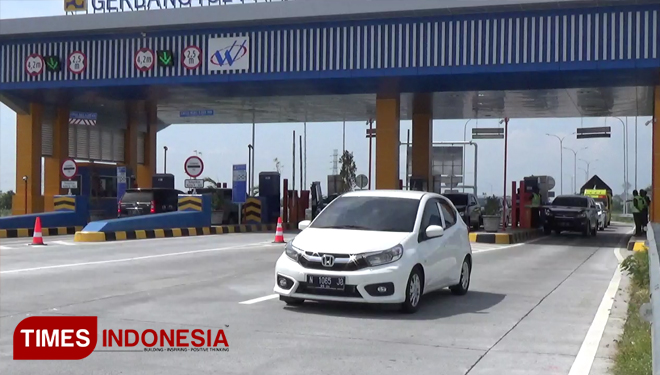 Kondisi di exit tol gerbang timur Probolinggo. (FOTO: Happy L. Tuansyah/TIMES Indonesia)