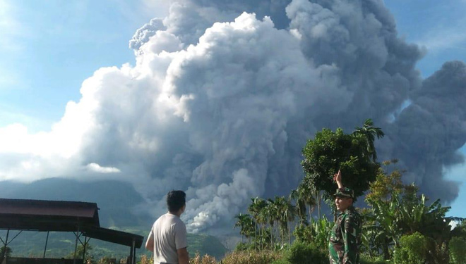 Ilustrasi Gunung Sinabung erupsi. (FOTO: Humas BNPB)