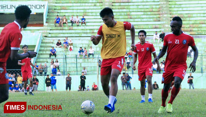 Latihan perdana Arema FC setelah libur Hari Raya Idul Fitri di Stadion Gajayana Malang. (FOTO: Tria Adha/TIMES Indonesia)