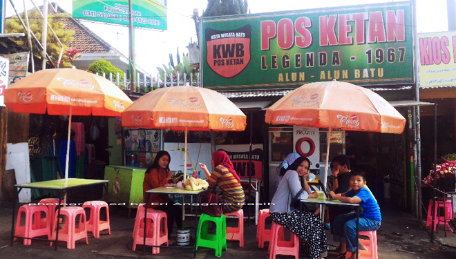 ILUSTRASI: Pos Ketan Legenda 1967, salah satu Kuliner di Kota Wisata Batu. (FOTO: Eri Anggoro Kasih)