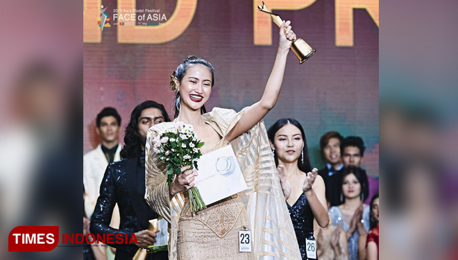 Ayu Maulida Putri seusai menerima penghargaan sebagai juara umum Face of Asia 2019 pada Asia Model Festival yang diselenggarakan di Korea Selatan pada (7/6/2019). (FOTO: AJP/TIMES Indonesia)