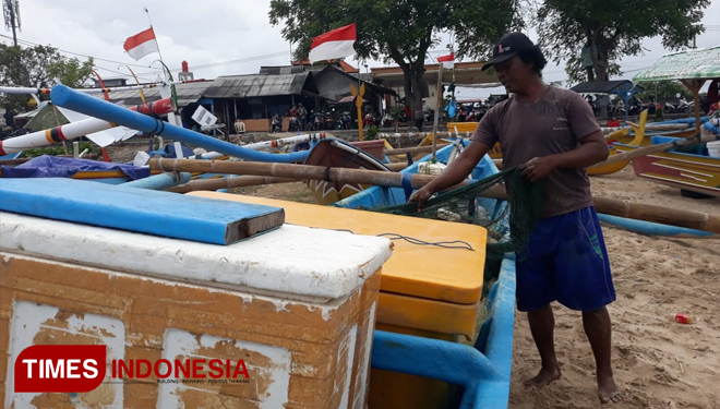 Para nelayan di Kedonganan, Kecamatan Kuta, Bali, Kamis (13/6/2019).(FOTO Khadafi/TIMES Indonesia).