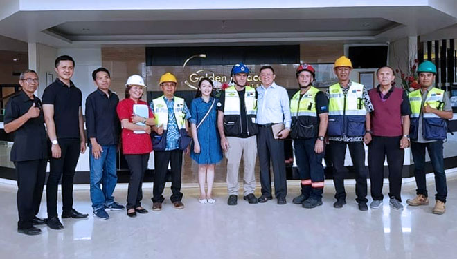 The building structure assessment team of Public Work Service of NTB after assessing the Golden Palace Hotel Lombok structure. (Picture by: IST/TIMES Indonesia)