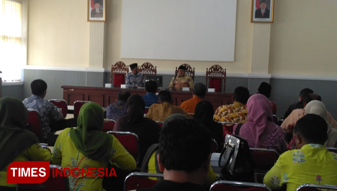 Rapat kordinasi terkait pendataan guru ngaji bersama seluruh camat di Bondowoso yang dipimpin langsung oleh Wakil Bupati Irwan Bachtiar Rahmat (FOTO: Moh Bahri/TIMES Indonesia)