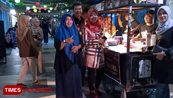 Festival Angkringan Ponorogo mendapat perhatian warga (Foto : Marhaban/TIMES Indonesia)