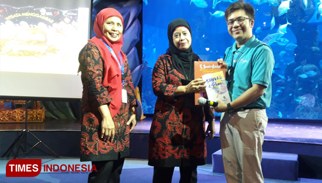 Kepala Museum Basoeki Abdullah, Maeva Salmah bersama Perwakilan Jakarta Aquarium Randy Haryadi. (FOTO: Ivan Iskandaria/TIMES Indonesia)