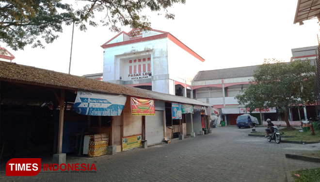 Deretan kios Sementara Pasar Legi Kota Blitar, Selasa (18/6/2019). (FOTO: Sholeh /Times Indonesia)