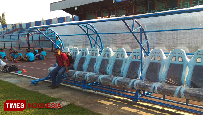 Penampilan baru bench pemain di Stadion Surajaya Lamongan, Selasa (18/6/2019). (FOTO: MFA Rohmatillah/TIMES Indonesia)