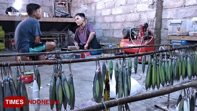 Necker Jig, rumah produksi umpan pancing metal jig milik Kariyono, Banyuwangi. (FOTO: Agung Sedana/TIMES Indonesia)