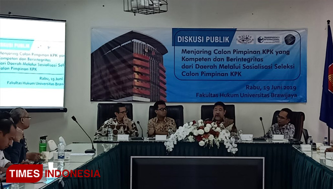 Panitia Seleksi Pimpinan KPK RI, Hendardi membeberkan sosialisasi seleksi pimpinan KPK RI. (FOTO: Imadudin M/TIMES Indonesia)