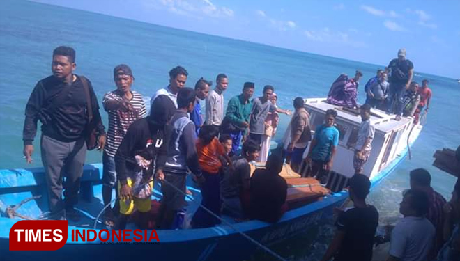 Pemulangan jenazah korban KM Arim Jaya saat tiba di Pelabuhan Gowa-Gowa. 