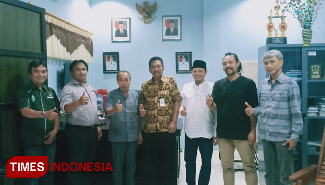 Konsultan Nasional (KN P3MD), Konsultan Pendamping Wilayah (KPW) IV Provinsi Jawa Timur Kepala DPMD dan koordinator Pendamping Ahli Situbondo Saat Foto Bersama. (FOTO: Fawaid Aziz/TIMES Indonesia)