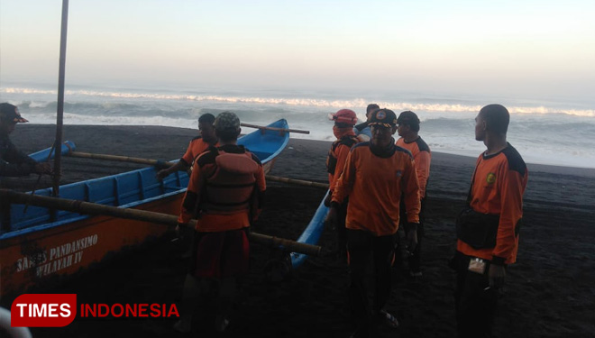 Tim SAR terus melakukan pencarian korban Ferri Anto dan Fajrina Dwi Saputri yang terseret ombak di Pantai Selatan Yogyakarta. (FOTO: Istimewa/TIMES Indonesia)