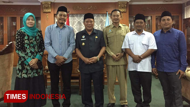 Kunjungan Komisioner KPU Lamongan ke Kantor Pemkab Lamongan, Senin (24/6/2019). (FOTO: MFA Rohmatillah/TIMES Indonesia)
