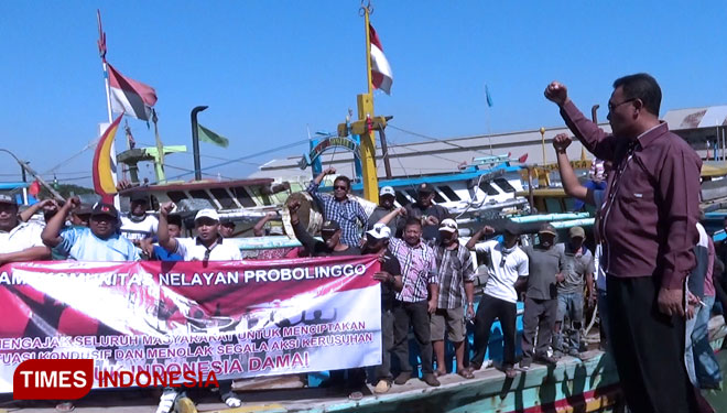Deklarasi damai oleh nelayan Probolinggo, jelang putusan PHPU oleh MK. (FOTO: Happy L. Tuansyah/TIMES Indonesia)