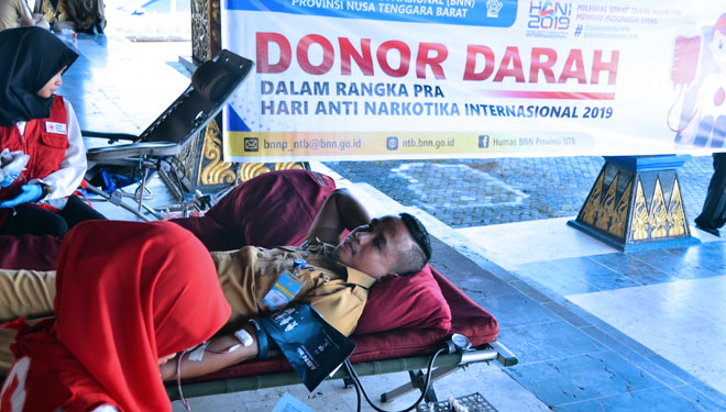 Kegiatan donor darah yang digelar oleh BNN Provinsi NTB untuk memeriahkan HANI 2019.(FOTO: Humas Lobar) 