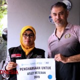 Tim Global Zakat-ACT Beri Penghargaan Legenda Voli Indonesia, Pascal Wilmar