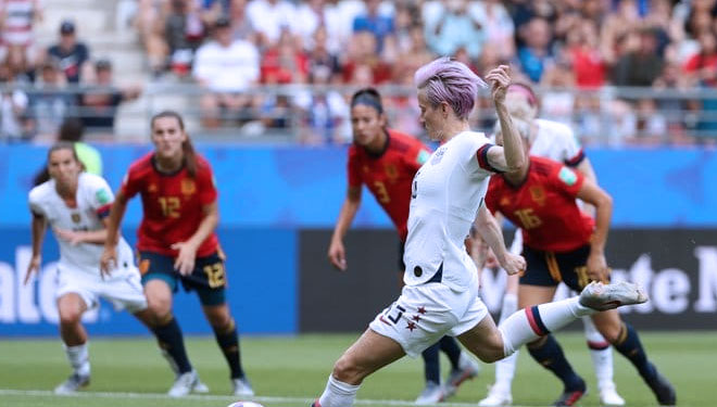 Detik-detik pemain Amerika Serikat, Megan Rapinoe saat mengeksekusi pinalti ketika melawan Spanyol dan luapan kegembiraan pemain Swedia saat menjebol gawang Kanada. (FOTO: FIFA/REUTER-Getty Images)