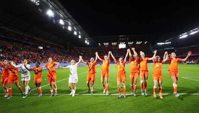 Pemaim Timnas Belanda meluapkan kegembiraannya setelah mengalahkan Jepang 2-1. (FOTO: FIFA-Getty Images) 