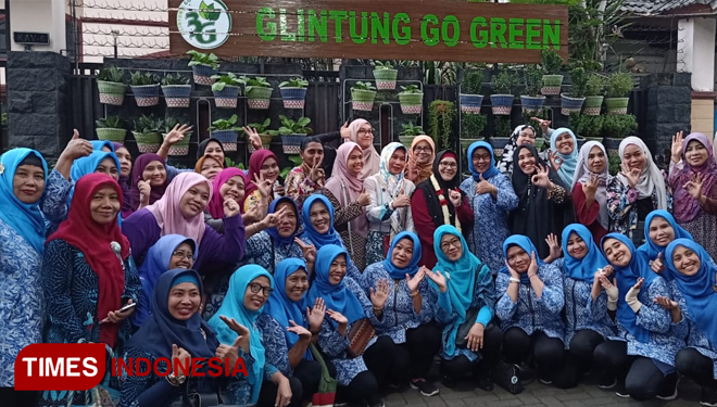 Pengerusi Jawatan Kuasa Tetap Kesihatan, Kebajikan, Pemberdayaan Wanita dan Keluarga, Siti Mariah Binti Mahmud, mengunjungi rumah prestasi 3G di Kampung 3G  Kota Malang.(foto: Imadudin M/TIMES Indonesia)