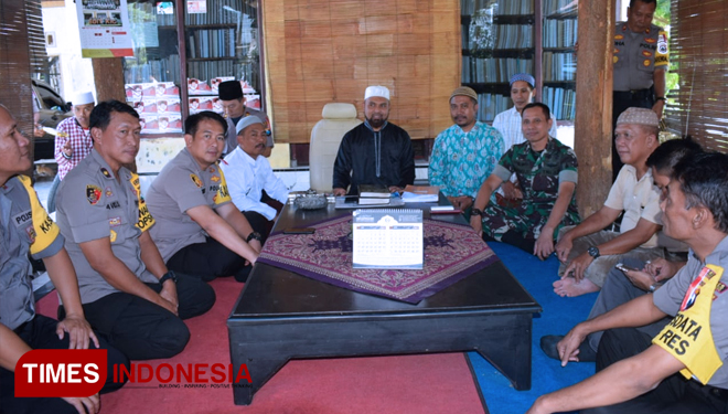 Kapolres AKBP Febriansyah didampingi Dandim 0822 Letkol Inf Tarmuji serta pejabat utama Polres Bondowoso saat silaturrahim dengan sejumlah tokoh agama (FOTO: Moh Bahri/TIMES Indonesia) 
