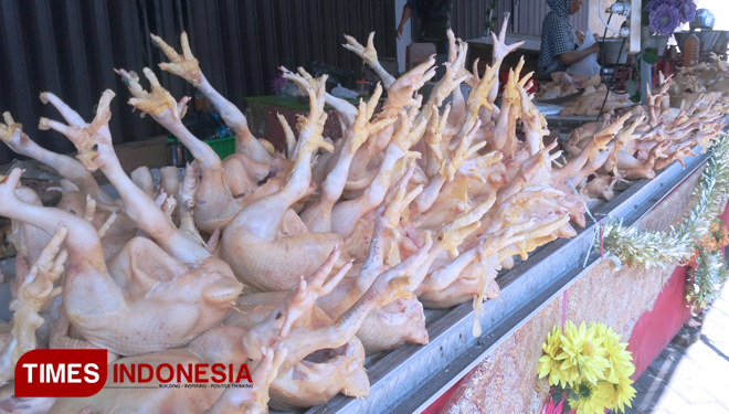 Penjual ayam potong di pasar Setono Betek Kediri (FOTO: Muh. Rofii/Times Indonesia)