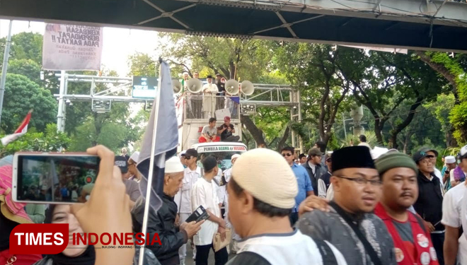 Massa aksi mulai meninggalkan lokasi demonstrasi sidah putusan MK, Rabu (27/06/2019). (FOTO: Edy Junaedi)