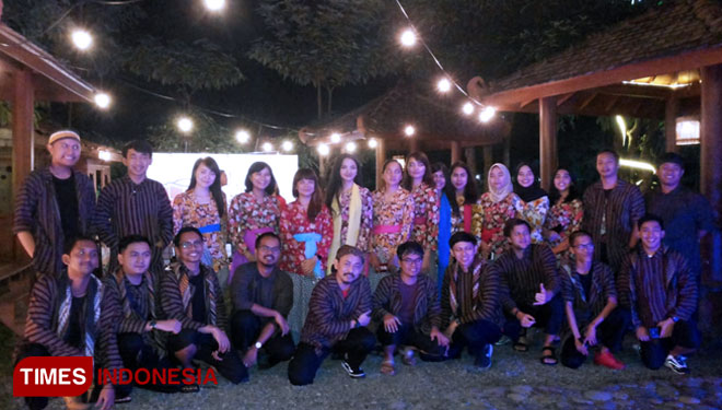 Para peserta ikut kegiatan berlibur RedDoorz di Yogyakarta. (FOTO: Ahmad Tulung/TIMES Indonesia)