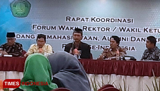 Rektor UIN Malang (tengah) memimpin rakor Forum Wakil  Rektor 3 PTKIN di UIN Malang. (foto: times indonesia network)