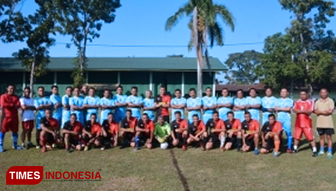 Sepakbola Persahabatan Kodim 0824/Jember melawan Yon Armed 8/105 Tarik