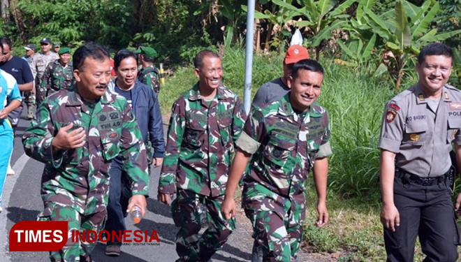 Pelaksanaan Minggu Militer yang diikuti oleh komandan Kodim dan Muspika Arjasa. (FOTO: AJP TIMES Indonesia)