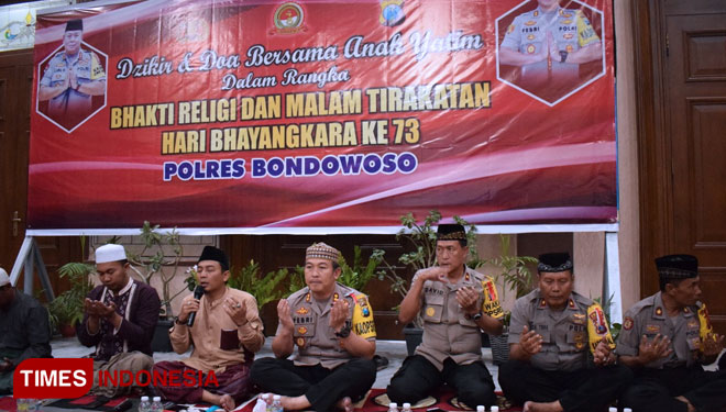 Polres-Bondowoso-saat-doa-bersama-sejumlah-anak-yatim-c.jpg