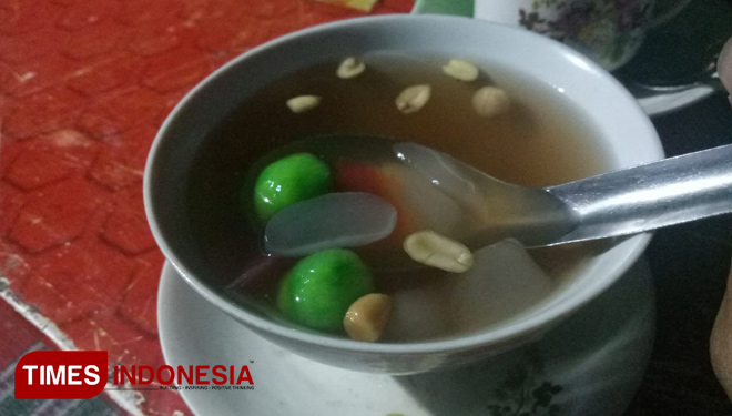 Sajian wedang ronde di warung Jalan Samudra Magetan. (FOTO: Aditya Candra/TIMES Indonesia)