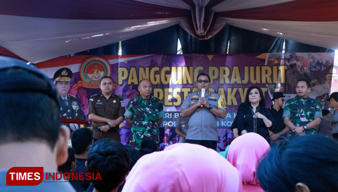 Pesta rakyat dan Panggung Prajurit yang digelar Polres Kediri Lota di taman wisata Tirtoyoso, Sabtu (29/6/2019). (FOTO: Rofii/TIMES Indonesia)