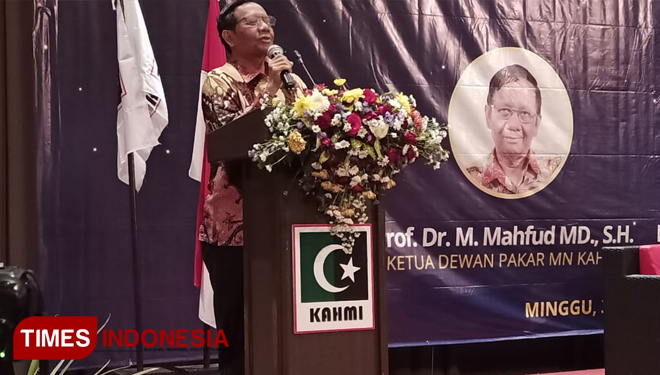 Mahfud MD saat menghadiri diskusi KAHMI Kota Malang di Hotel Savana. (Foto: Imadudin M/Times Indonesia)