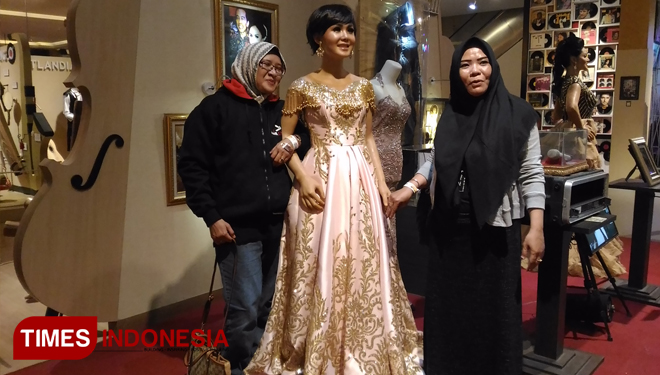 Patung-Yuni-Shara-3.jpg
