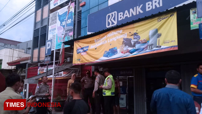 Kepulan Asap Di Kantor Bank Bri Rogojampi Gegegerkan Warga Times Indonesia