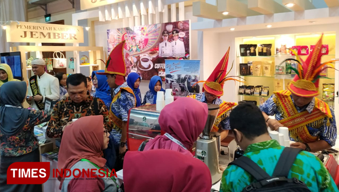 Stand Pemkab Jember ikut mengisi APKASI Expo 2019 di JCC, Jakarta, Rabu (3/7/2019). (foto: Humas Pemkab Jember for TIMES Indonesia)