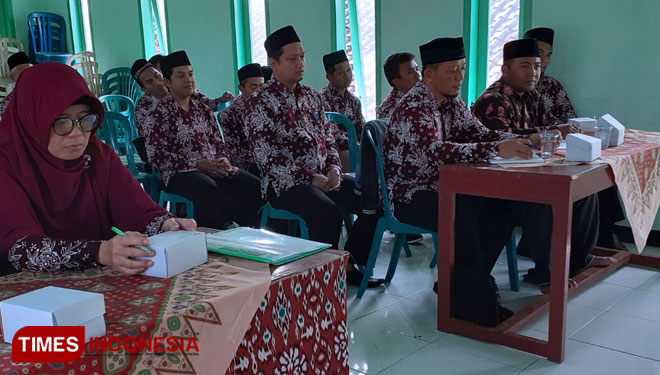 Suasana rapat koordinasi Penyuluh Agama Islam PNS dan Non PNS yang diwakili para koordinator di Aula KUA Pacitan, Kamis (4/7/2019). (Foto: Heri Bahtiar/TIMES Indonesia)